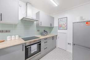 Central 3 Bedroom House With Garden