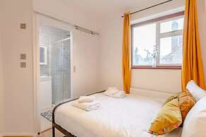 Central 3 Bedroom House With Garden