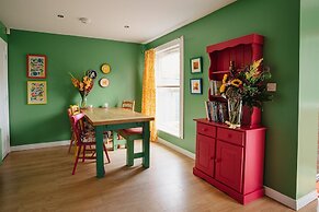 Central Belfast Apartments: Unique Retreat in the East