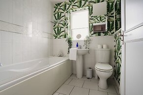 Central Belfast Apartments: Unique Retreat in the East