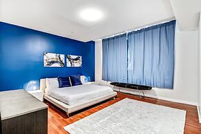 Lovely 2bd Apt Steps From the Convention Center