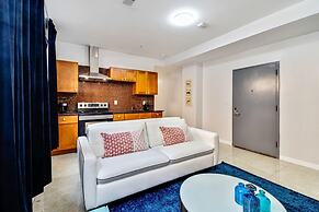 Lovely 2bd Apt Steps From the Convention Center