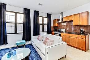 Lovely 2bd Apt Steps From the Convention Center