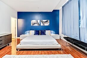 Lovely 2bd Apt Steps From the Convention Center