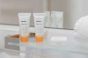 Warsaw Radna Apartment by Renters