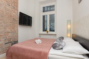 Warsaw Radna Apartment by Renters