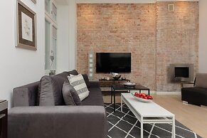 Warsaw Radna Apartment by Renters