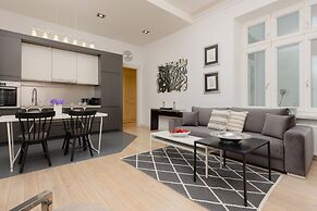 Warsaw Radna Apartment by Renters