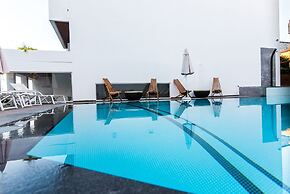 Kahlua Sea View Suites