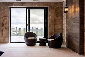 Clwyd Gate Manor Pool Sauna Hottub Cave Wales