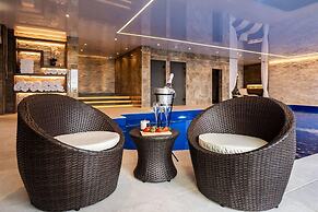 Clwyd Gate Manor Pool Sauna Hottub Cave Wales