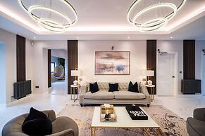 Clwyd Gate Manor Pool Sauna Hottub Cave Wales