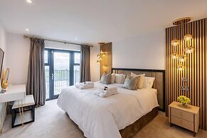 Clwyd Gate Manor Pool Sauna Hottub Cave Wales