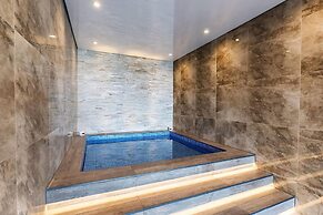 Clwyd Gate Manor Pool Sauna Hottub Cave Wales