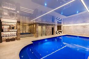 Clwyd Gate Manor Pool Sauna Hottub Cave Wales