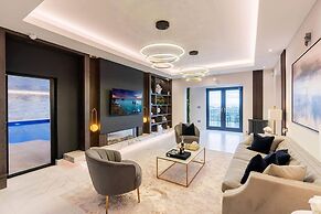 Clwyd Gate Manor Pool Sauna Hottub Cave Wales