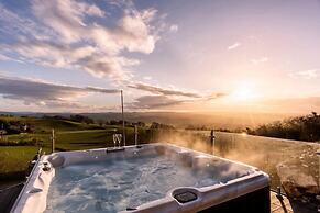 Clwyd Gate Manor Pool Sauna Hottub Cave Wales
