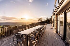 Clwyd Gate Manor Pool Sauna Hottub Cave Wales