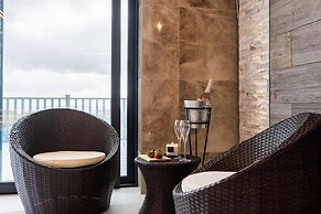 Clwyd Gate Manor Pool Sauna Hottub Cave Wales