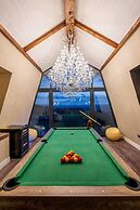 Clwyd Gate Manor Pool Sauna Hottub Cave Wales