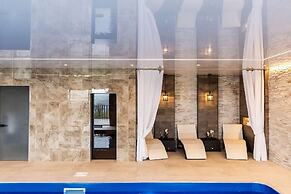 Clwyd Gate Manor Pool Sauna Hottub Cave Wales