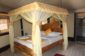 Explore Mara Camp