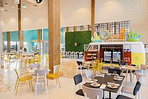 Fuwairit Kite Beach, Tapestry Collection By Hilton