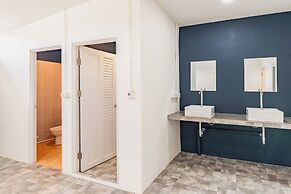 Shapel Hostel and Cafe