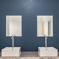 Shapel Hostel and Cafe