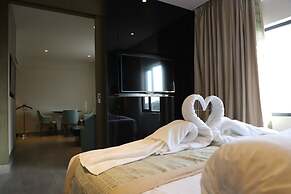 THE CRUZE PREMIUM BOUTIQUE HOTEL