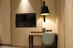 THE CRUZE PREMIUM BOUTIQUE HOTEL