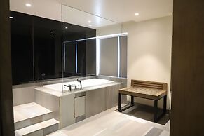 THE CRUZE PREMIUM BOUTIQUE HOTEL