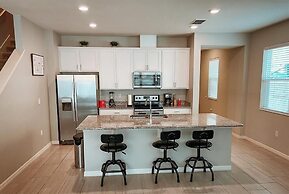 Cinthia's 4-bed Compass Bay Vacation Townhome