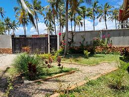 Balungi Bungalow & Restaurant