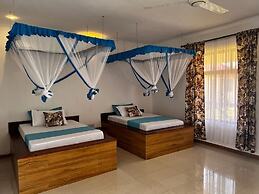 Balungi Bungalow & Restaurant