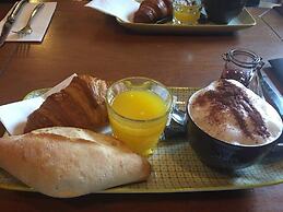 Balungi Bungalow & Restaurant