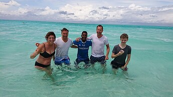 Balungi Bungalow & Restaurant