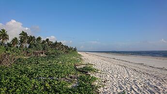 Balungi Bungalow & Restaurant