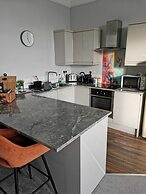 Upmarket 2 Bedroom Apartment With sea Views