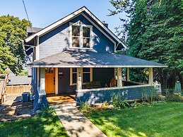 Ava's Castle 2 Bedroom Home by Redawning