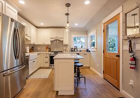 Ava's Castle 2 Bedroom Home by Redawning