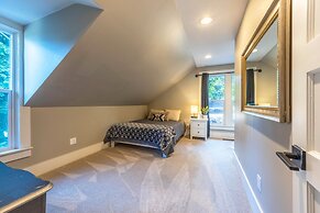 Ava's Castle 2 Bedroom Home by Redawning