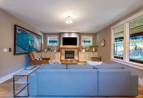 Ava's Castle 2 Bedroom Home by Redawning