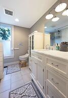 Ava's Castle 2 Bedroom Home by Redawning