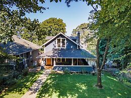 Ava's Castle 2 Bedroom Home by Redawning