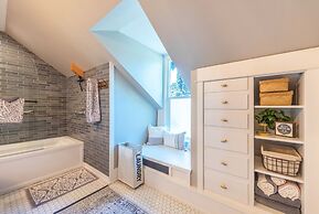 Ava's Castle 2 Bedroom Home by Redawning