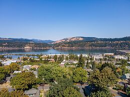 Ava's Castle 2 Bedroom Home by Redawning