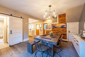 Ava's Castle 2 Bedroom Home by Redawning