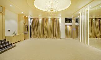 Treebo Premium Golden Bliss Trimurti Nagar Square