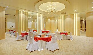 Treebo Premium Golden Bliss Trimurti Nagar Square